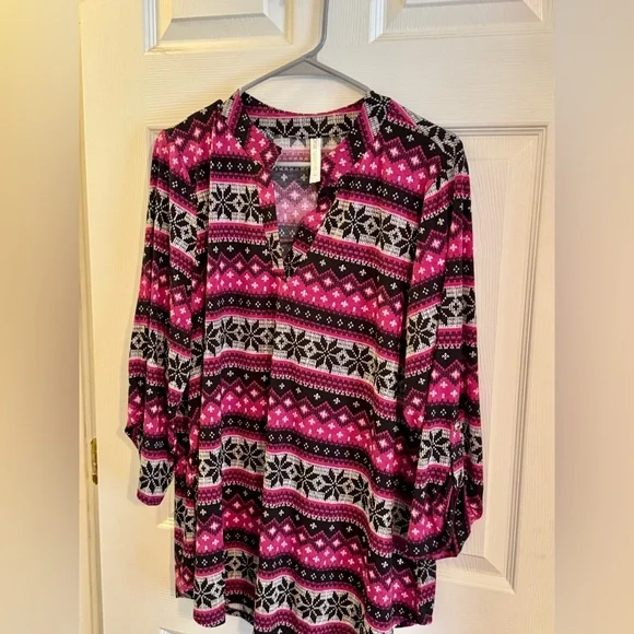 Dear Scarlett Pink and Black Snowflake Print Top - Picture 3 of 4